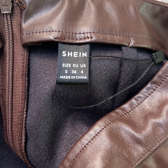 SHEIN MINI LEATHER SKIRT - Picture 3 of 3